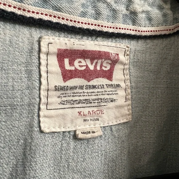 SOLD SOLD SOLD Levi’s button up denim western shirt - Picture 5 of 5